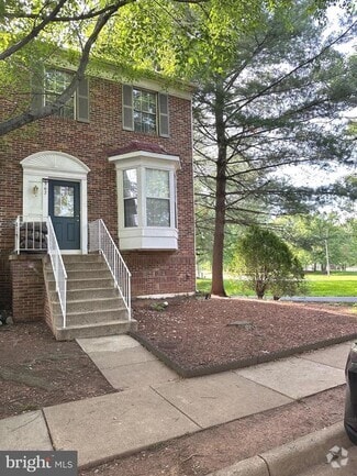 Building Photo - 367 Bridle Crest Square NE