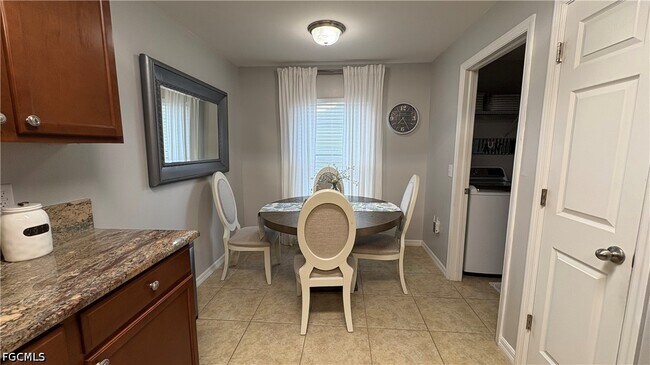 Building Photo - 157 Shadow Lakes Dr