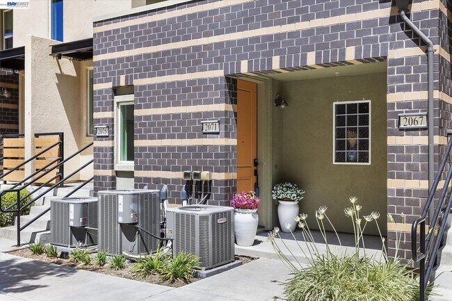 Foto del edificio - 2071 Mahuron Cir