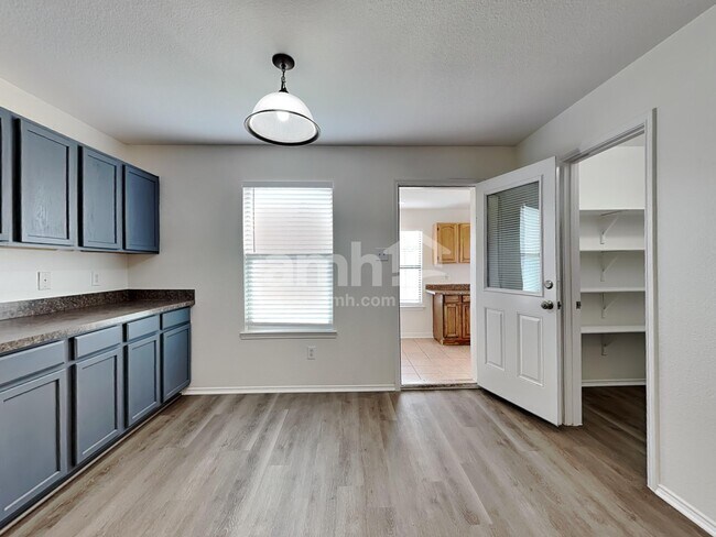 Building Photo - 506 Azalea Dr