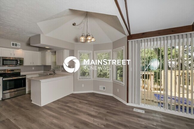 Foto del edificio - 4 Bedroom Pet-Friendly Home in Louisville, KY with Main Street Renewal