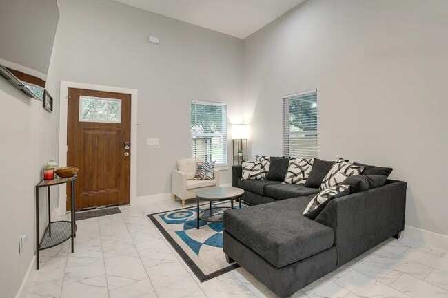 Foto del edificio - 3523 Bain St