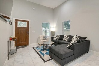 Building Photo - 3523 Bain St