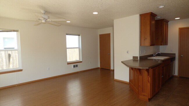Building Photo - 373-375 Gwinn St S Monmouth, OR 97351