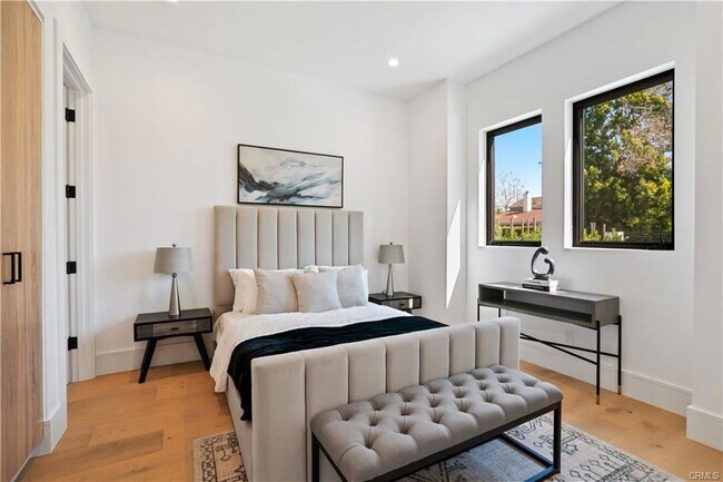 Foto del edificio - 4425 Morse Ave