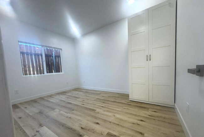 Foto del edificio - 8358 Menkar Rd