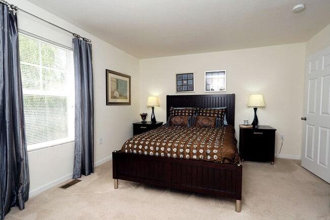 Building Photo - 2122 Shadow Ferry Dr