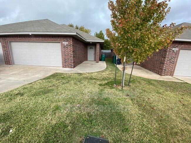 Foto del edificio - 1317 Garden Gate Dr