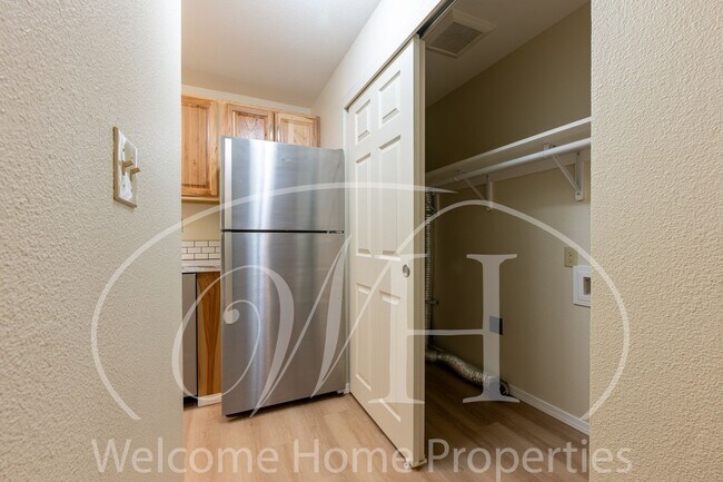 Foto del edificio - 2 Bedroom Apartment with Space, Convenienc...