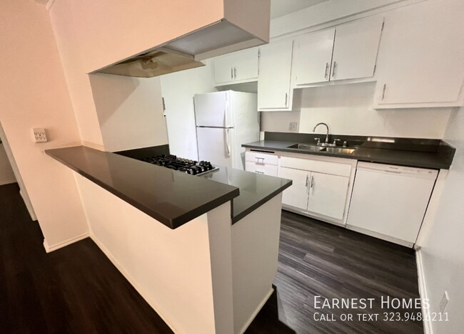 Foto del edificio - 5236 Kester Ave