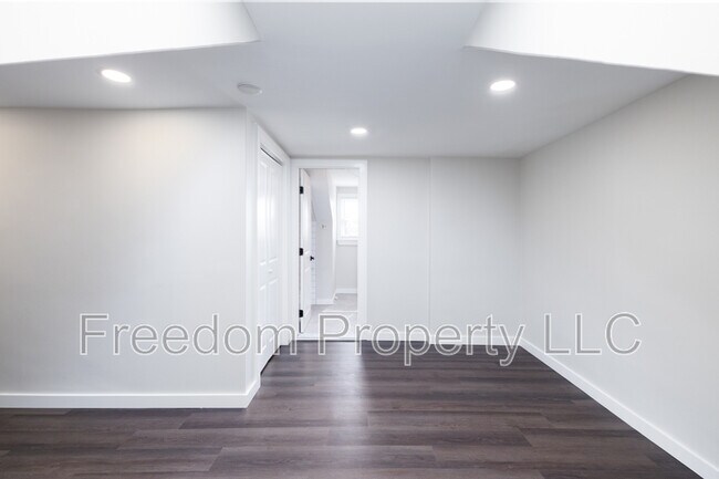 Foto del edificio - 28 Aircraft Rd