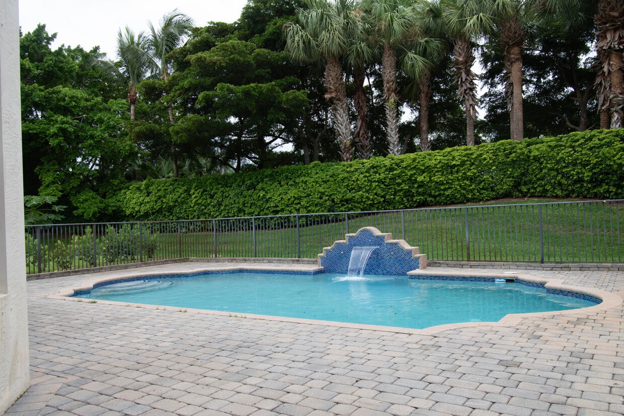Building Photo - 9661 Cobblestone Creek Dr