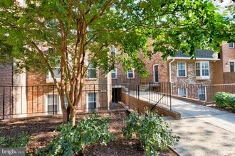 Building Photo - 3934 Chesterwood Dr