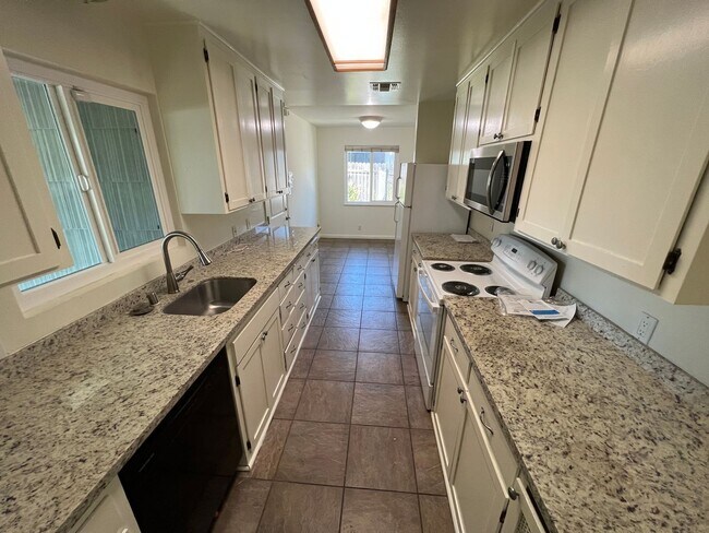 Foto del edificio - Charming Neighborhood in Carmichael with b...
