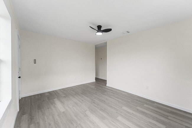 Foto del edificio - 4715 Engleford St