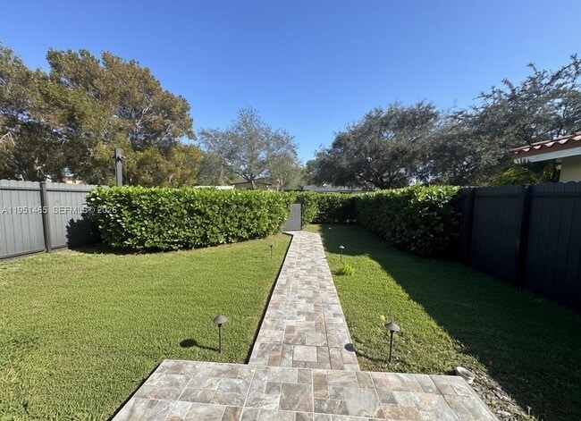 Foto del edificio - 10504 SW 77th Ct