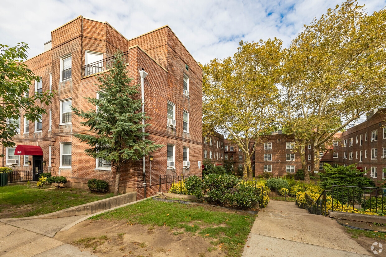 Regency Gardens Apartments in Flushing, NY