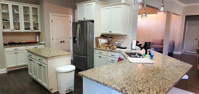 Foto del edificio - 3642 Weston Pl