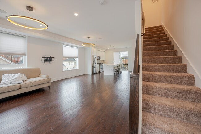 Foto del edificio - 404 51st St SE