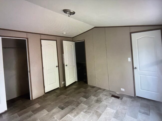 Building Photo - 3000 John Harden Dr