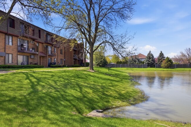 Building Photo - 744 Briar Hill Ln