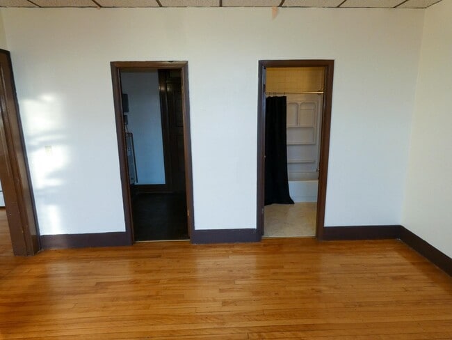 Building Photo - 15 E Main St