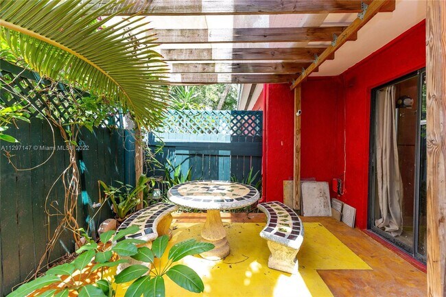 Foto del edificio - 2743 SW 32nd Ave