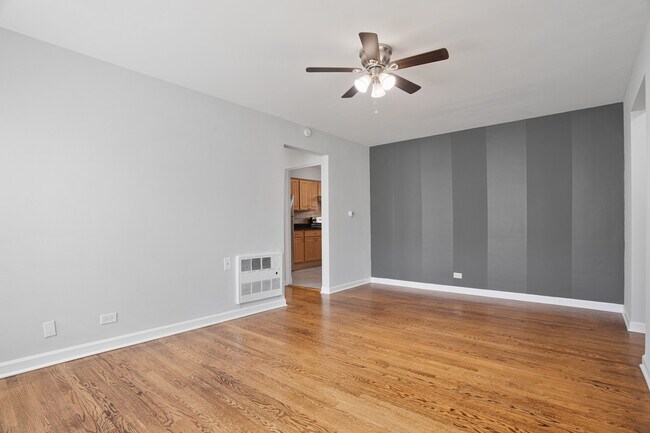 Foto del edificio - 7638 N Eastlake Terrace