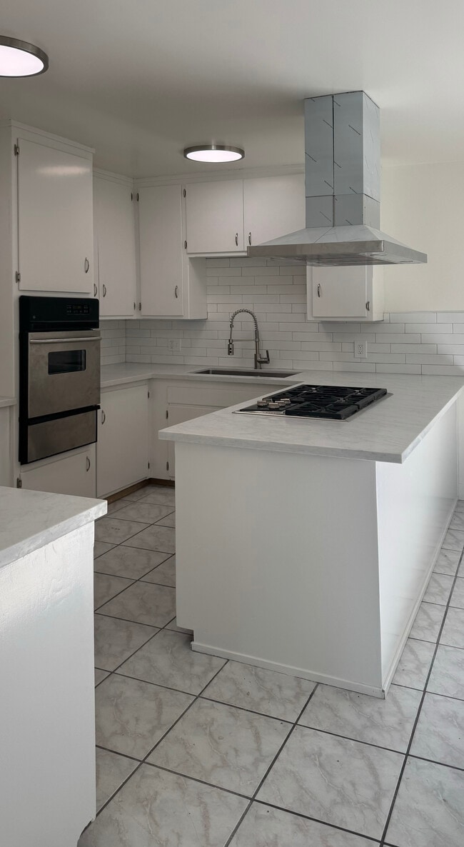 Kitchen - 716 Glenway Dr