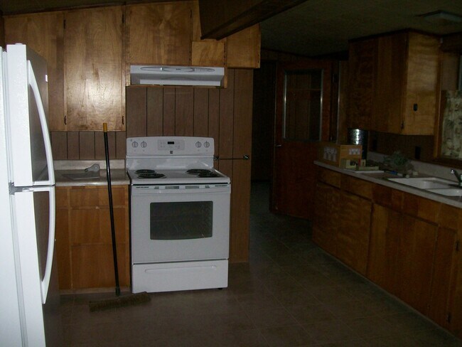 Building Photo - Williams Horse Friendly Property