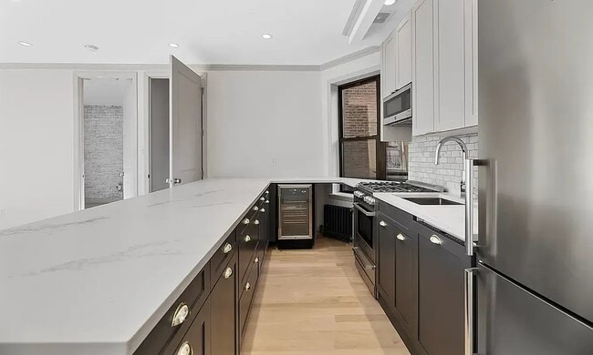 Foto del edificio - 199 W 10th St