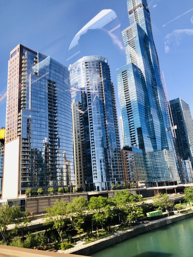 Building Photo - 450 E Waterside Dr