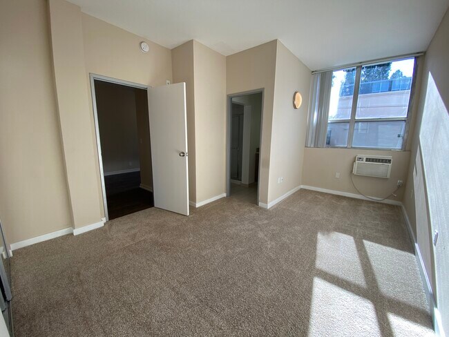 Foto del edificio - University Village