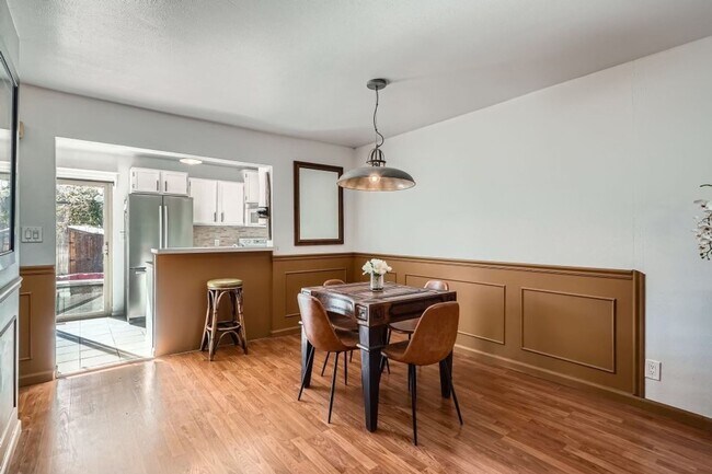 Building Photo - Charming 2BR Townhome in Littleton with Cl...