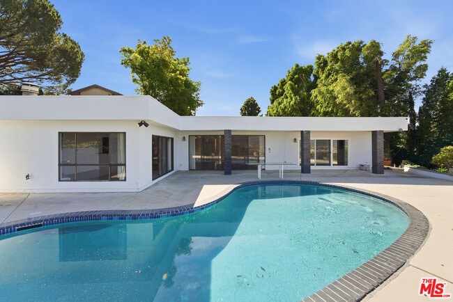 Building Photo - 3329 Dona Rosa Dr