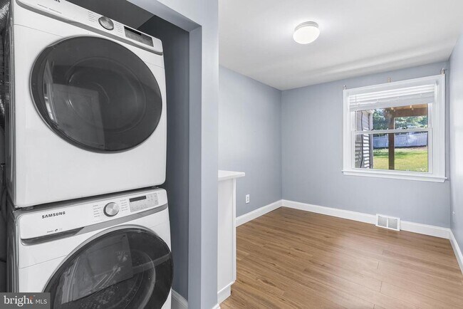 Foto del edificio - 343 Sugartown Rd