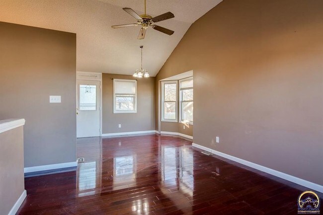 Building Photo - 3 BR 3 Bath - Washburn Rural District