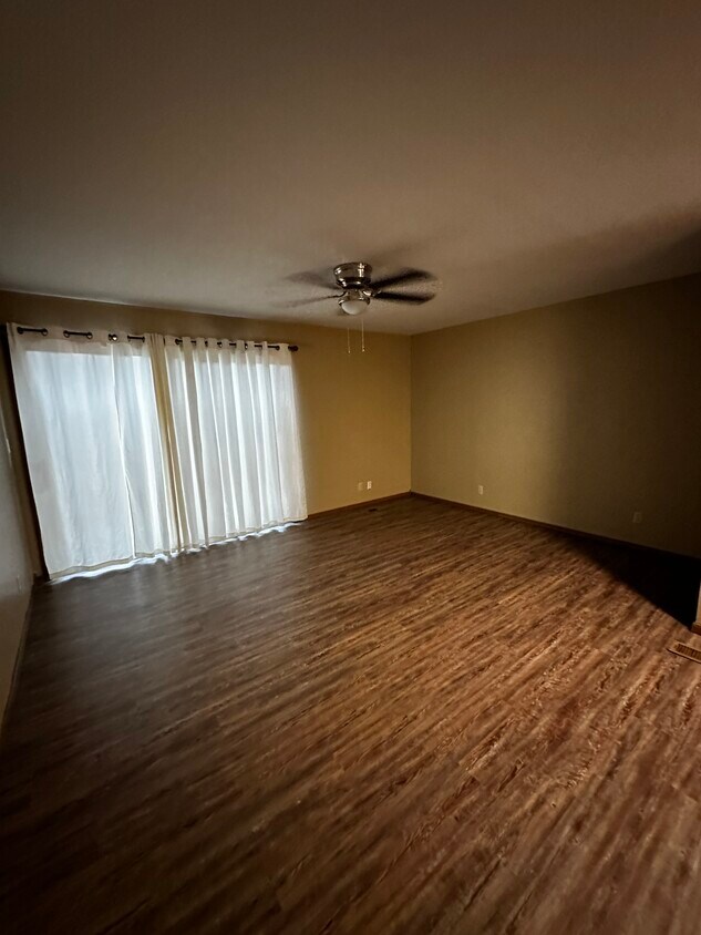 Primary Photo - 412 N Oakwood Rd