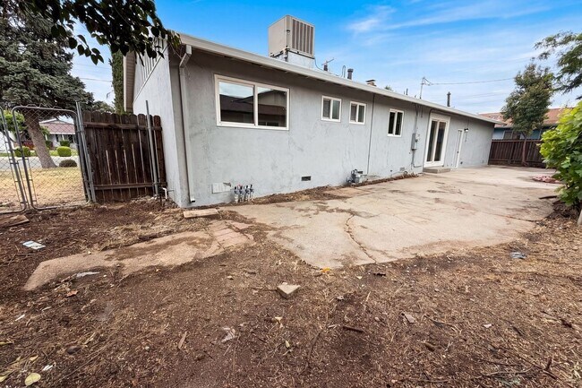 Foto del edificio - 648 Lewis Ave