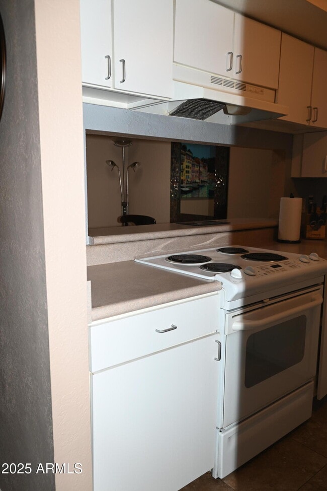 Foto del edificio - 8649 E Royal Palm Rd