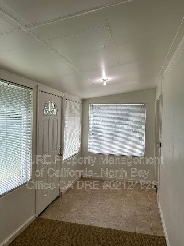 Building Photo - 195 Sky Oaks Dr