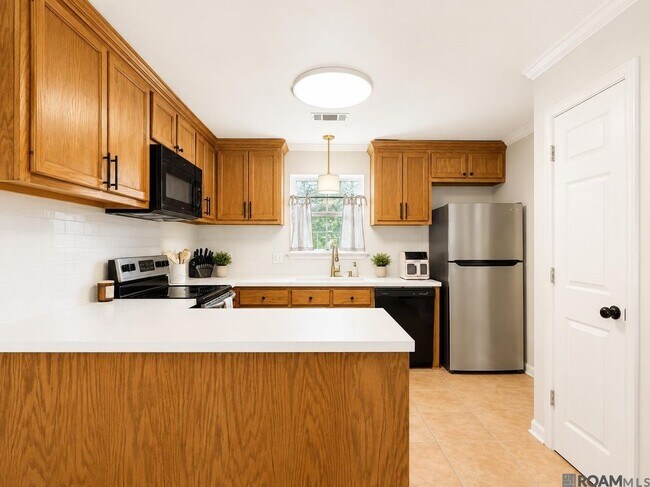 Building Photo - 34994 Napoleon Dr