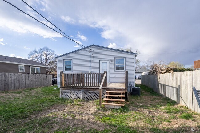 Foto del edificio - Renovated 1-Bedroom Home with Spacious Backyard & Washer/Dryer