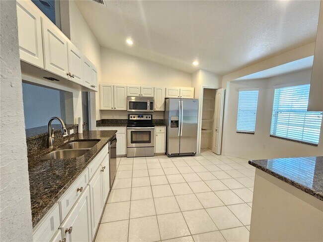 Building Photo - 8010 Oak Run Cir