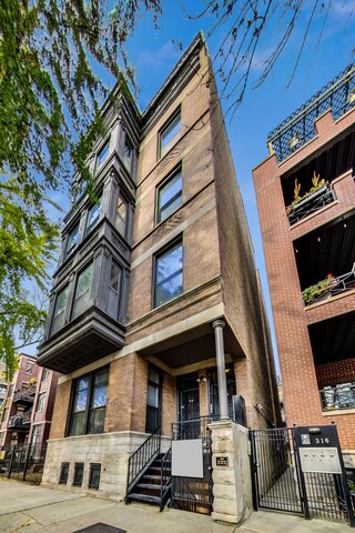 Building Photo - 320 W Evergreen Ave
