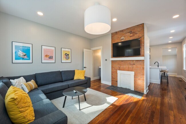 Building Photo - 458 E Beck St