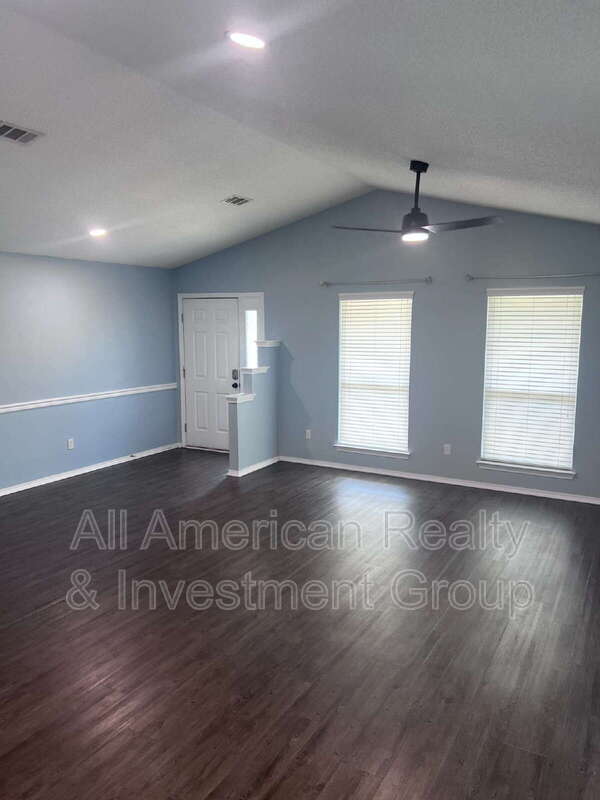 Building Photo - 989 Claeven Cir