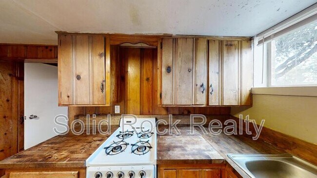 Building Photo - 1520 E Pikes Peak Ave
