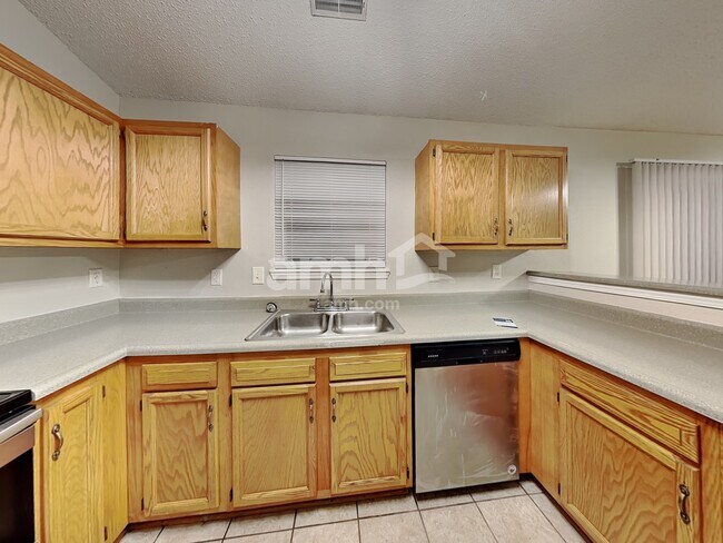 Building Photo - 630 Day Break Dr