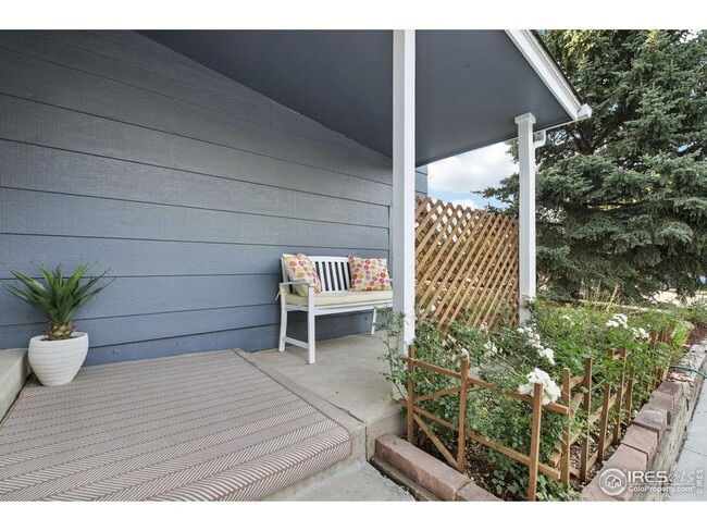 Building Photo - Available now! 4 bed 2 bath home in Louisv...
